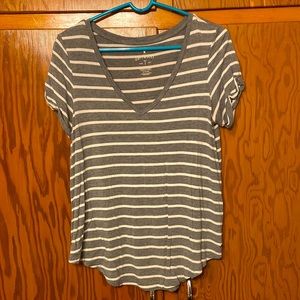 American Eagle Small V-Neck